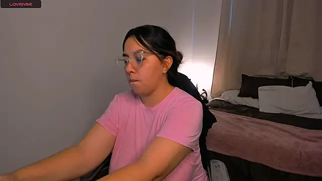 brithany olson25 online show from October 11, 2025, 7:34 pm