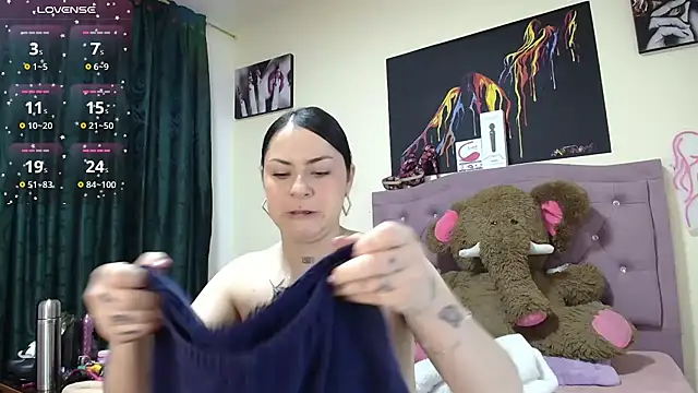 Emmie Hot online show from October 3, 2025, 12:02 pm