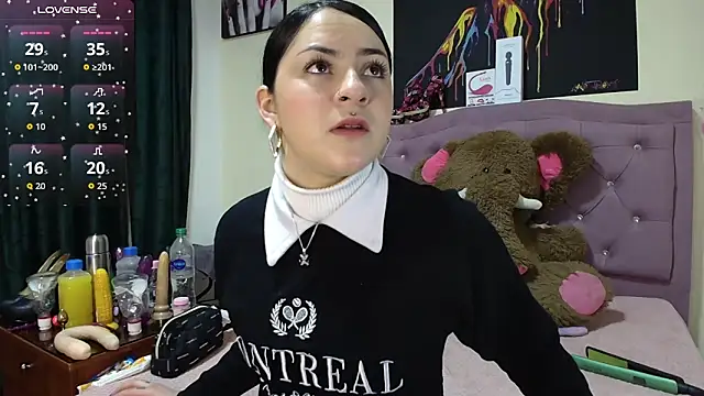 Emmie Hot online show from October 10, 2025, 11:53 am