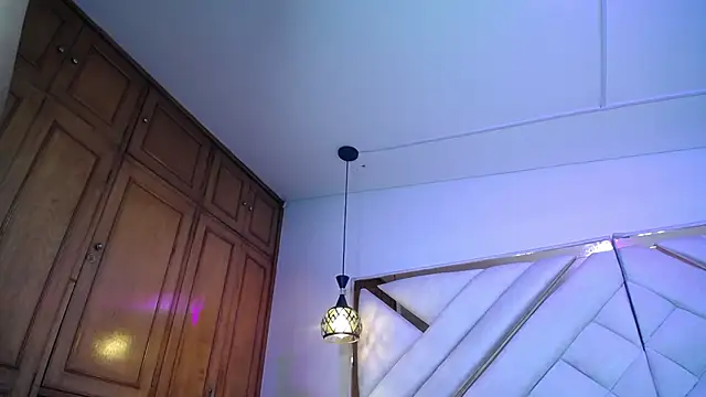 Snapshot of luxurycoupl chatting on November 28, 2025, 3:42 am luxurycoupl online show from November 28, 2025, 3:42 am