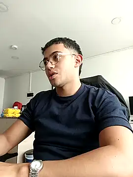 Snapshot of Thonny-becker chatting on February 8, 2025, 4:57 pm Thonny-becker online show from February 8, 2025, 4:57 pm