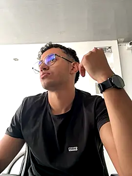 Snapshot of Thonny-becker chatting on October 5, 2025, 2:26 pm Thonny-becker online show from October 5, 2025, 2:26 pm