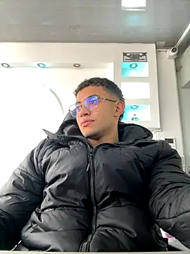 Snapshot of Thonny-becker chatting on October 12, 2025, 4:06 pm Thonny-becker online show from October 12, 2025, 4:06 pm