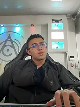 Snapshot of Thonny-becker chatting on October 21, 2025, 11:27 pm Thonny-becker online show from October 21, 2025, 11:27 pm