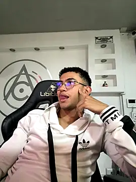 Snapshot of Thonny-becker chatting on November 2, 2025, 11:51 pm Thonny-becker online show from November 2, 2025, 11:51 pm