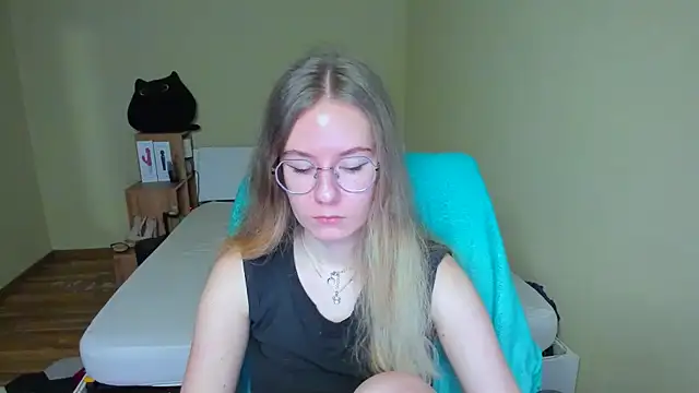 EmilyPaw online show from February 16, 2025, 9:48 am