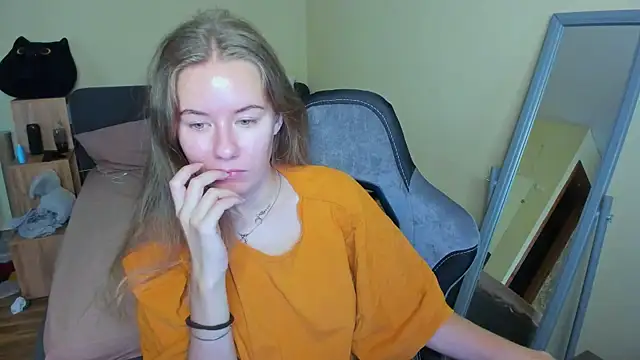 EmilyPaw online show from September 20, 2025, 9:10 am