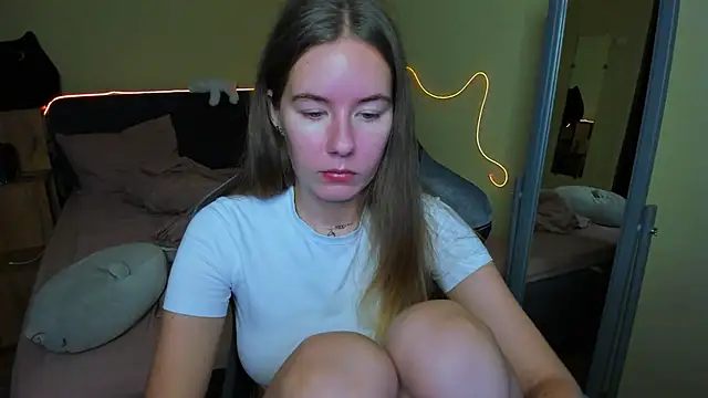 EmilyPaw online show from November 20, 2025, 4:07 pm