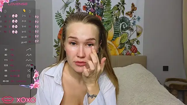 DianaShermy online show from October 27, 2025, 3:16 pm