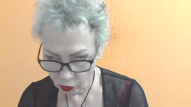 NessyJenixs online show from November 7, 2025, 2:17 pm