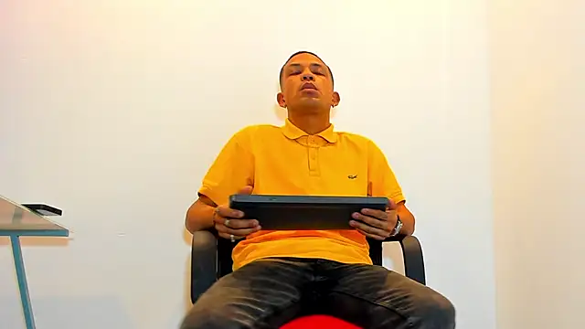 carlos alber12 online show from February 4, 2025, 2:39 am