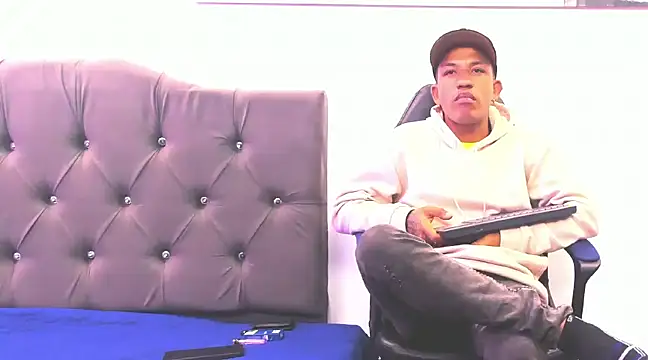 carlos alber12 online show from March 14, 2025, 7:12 pm