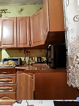 Laura Kiss online show from January 18, 2026, 4:44 pm