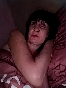 Snapshot of Laura_Kiss chatting on April 15, 2026, 8:09 pm Laura Kiss online show from April 15, 2026, 8:09 pm