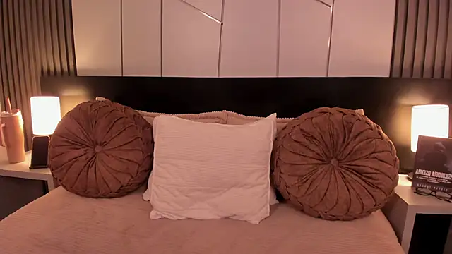 fiorella paris online show from November 27, 2025, 5:20 am