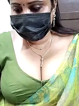 Queenflowerr online show from February 3, 2025, 1:30 pm