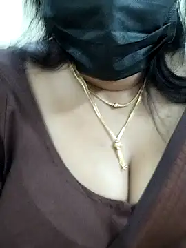 Queenflowerr online show from February 11, 2025, 7:38 pm