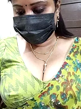 Queenflowerr online show from February 19, 2025, 3:39 am