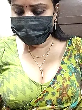 Queenflowerr online show from February 21, 2025, 1:55 pm