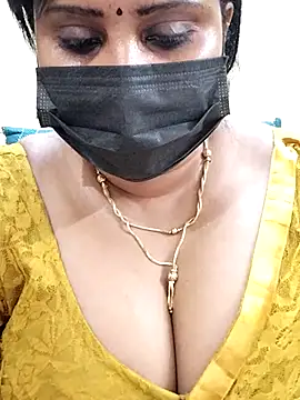 Queenflowerr online show from March 20, 2025, 11:12 pm