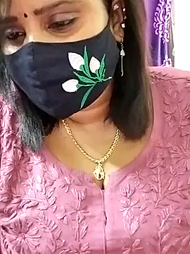 Queenflowerr online show from September 26, 2025, 6:34 pm