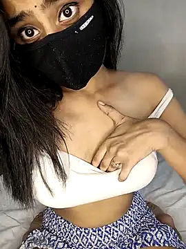 Snapshot of Love-N chatting on September 21, 2025, 3:57 pm Love-N online show from September 21, 2025, 3:57 pm