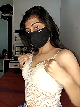 Snapshot of Love-N chatting on November 16, 2025, 5:29 pm Love-N online show from November 16, 2025, 5:29 pm