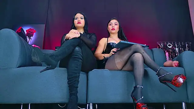 Snapshot of KaramStone chatting on November 3, 2025, 3:24 pm KaramStone online show from November 3, 2025, 3:24 pm