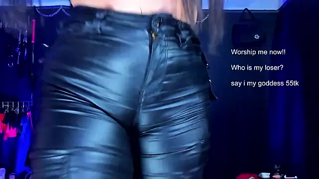 Snapshot of KaramStone chatting on December 14, 2025, 9:08 pm KaramStone online show from December 14, 2025, 9:08 pm