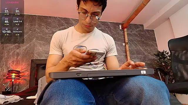 Snapshot of ApoloCruz chatting on January 18, 2026, 2:15 am ApoloCruz online show from January 18, 2026, 2:15 am