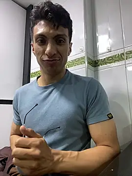 Snapshot of ApoloCruz chatting on March 12, 2026, 6:52 am ApoloCruz online show from March 12, 2026, 6:52 am