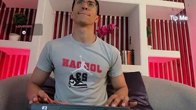 Snapshot of ApoloCruz chatting on March 14, 2026, 4:07 am ApoloCruz online show from March 14, 2026, 4:07 am