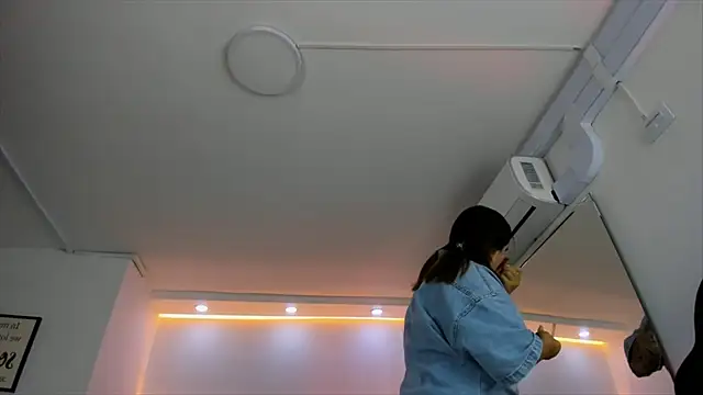 bonnieAn online show from March 8, 2025, 6:16 pm