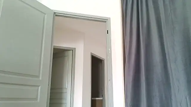 Snapshot of serena__vedette chatting on April 16, 2026, 12:06 pm serena vedette online show from April 16, 2026, 12:06 pm