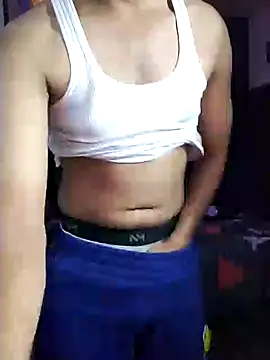 Snapshot of fit_boyxx chatting on October 21, 2025, 8:42 pm fit boyxx online show from October 21, 2025, 8:42 pm