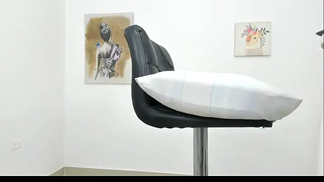 elizabethQuenx online show from March 3, 2025, 7:06 pm