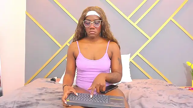 Alaia Colins online show from February 21, 2025, 6:51 am