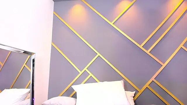 Alaia Colins online show from March 4, 2025, 7:08 am