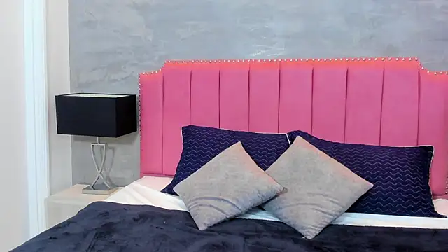 Alaia Colins online show from September 15, 2025, 4:34 am