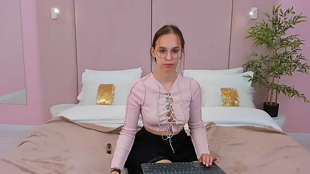 SandraTucker online show from January 26, 2025, 6:17 am