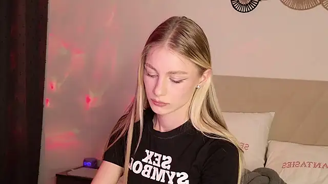 GabriellaOlsen online show from March 19, 2026, 4:44 pm