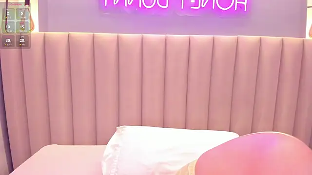 Naomymonroe  online show from January 9, 2026, 10:00 pm