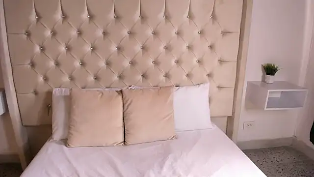 Snapshot of bella_bloomg chatting on March 21, 2025, 7:13 pm bella bloomg online show from March 21, 2025, 7:13 pm