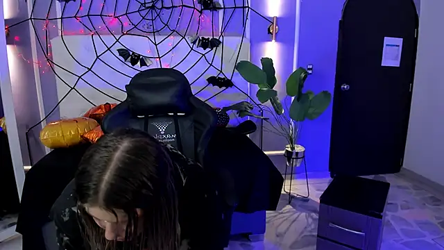 alaia greyy online show from November 4, 2025, 12:37 pm