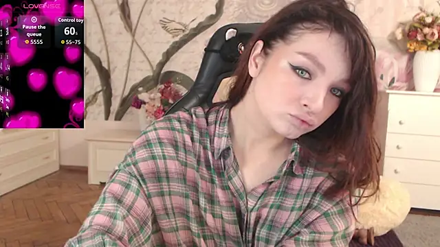 BritneyBarker online show from October 31, 2025, 3:18 am