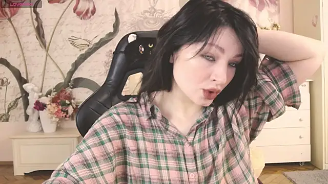 Snapshot of BritneyBarker chatting on February 14, 2026, 3:47 am BritneyBarker online show from February 14, 2026, 3:47 am