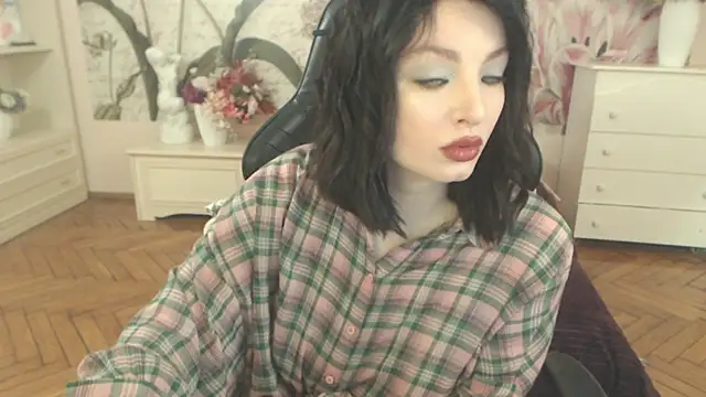 BritneyBarker online show from April 9, 2026, 4:12 am