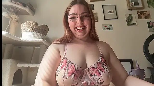 curvycate127 online show from April 3, 2026, 8:29 pm