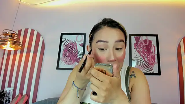 Lannajansen online show from September 20, 2025, 1:45 pm