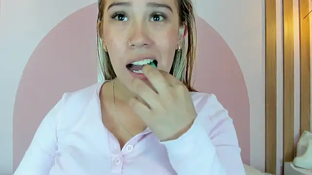 Lannajansen online show from March 29, 2026, 2:39 pm